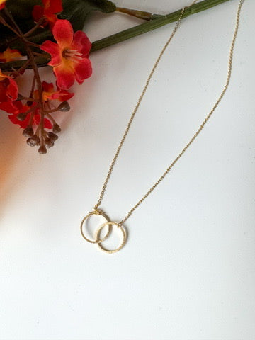 ✨ Metallic Dual Circle Pendant Necklace