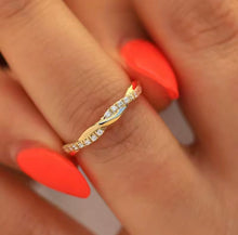 Load image into Gallery viewer, ✨ CZ Twist Ring