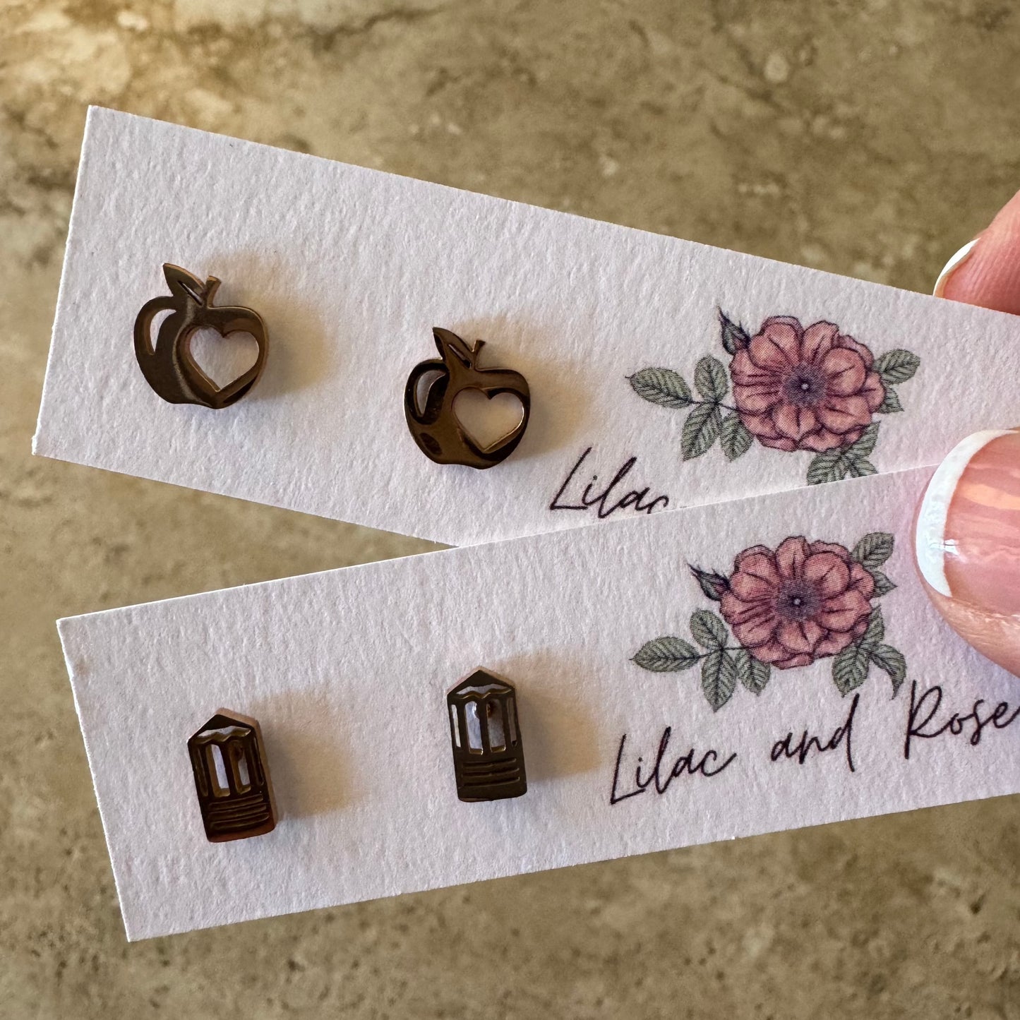 ✅ Happy Apple Heart Stud Earrings