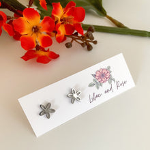 Load image into Gallery viewer, minimal petal earrings everyday gift