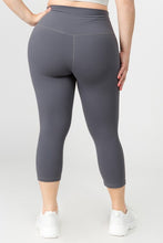 Load image into Gallery viewer, Buttery Soft Capri Activewear  Leggings
