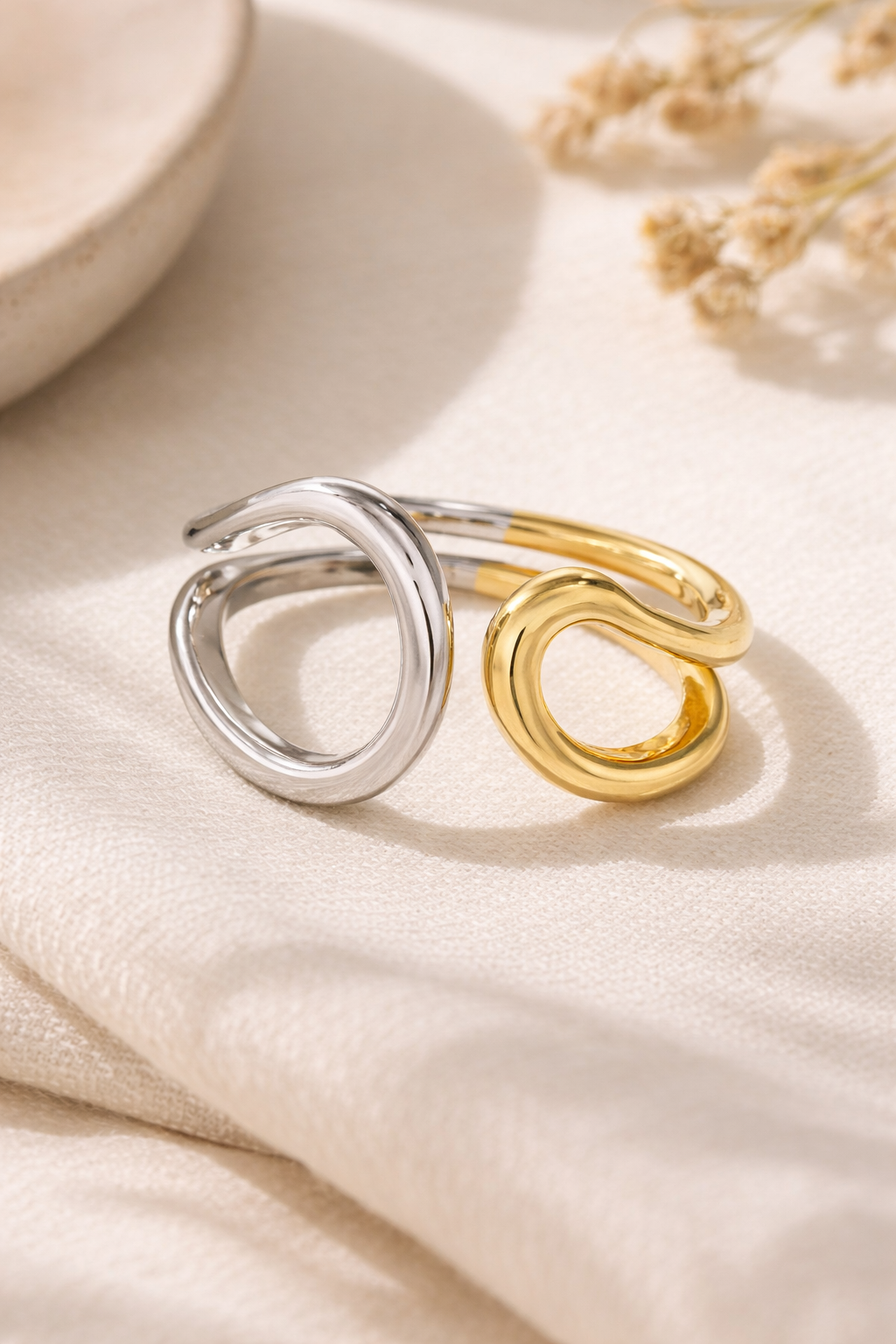 ✨ Two Tone Looped Open Band Ring