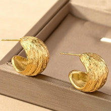 Load image into Gallery viewer, water proof textured basket huggie hoop earrings
