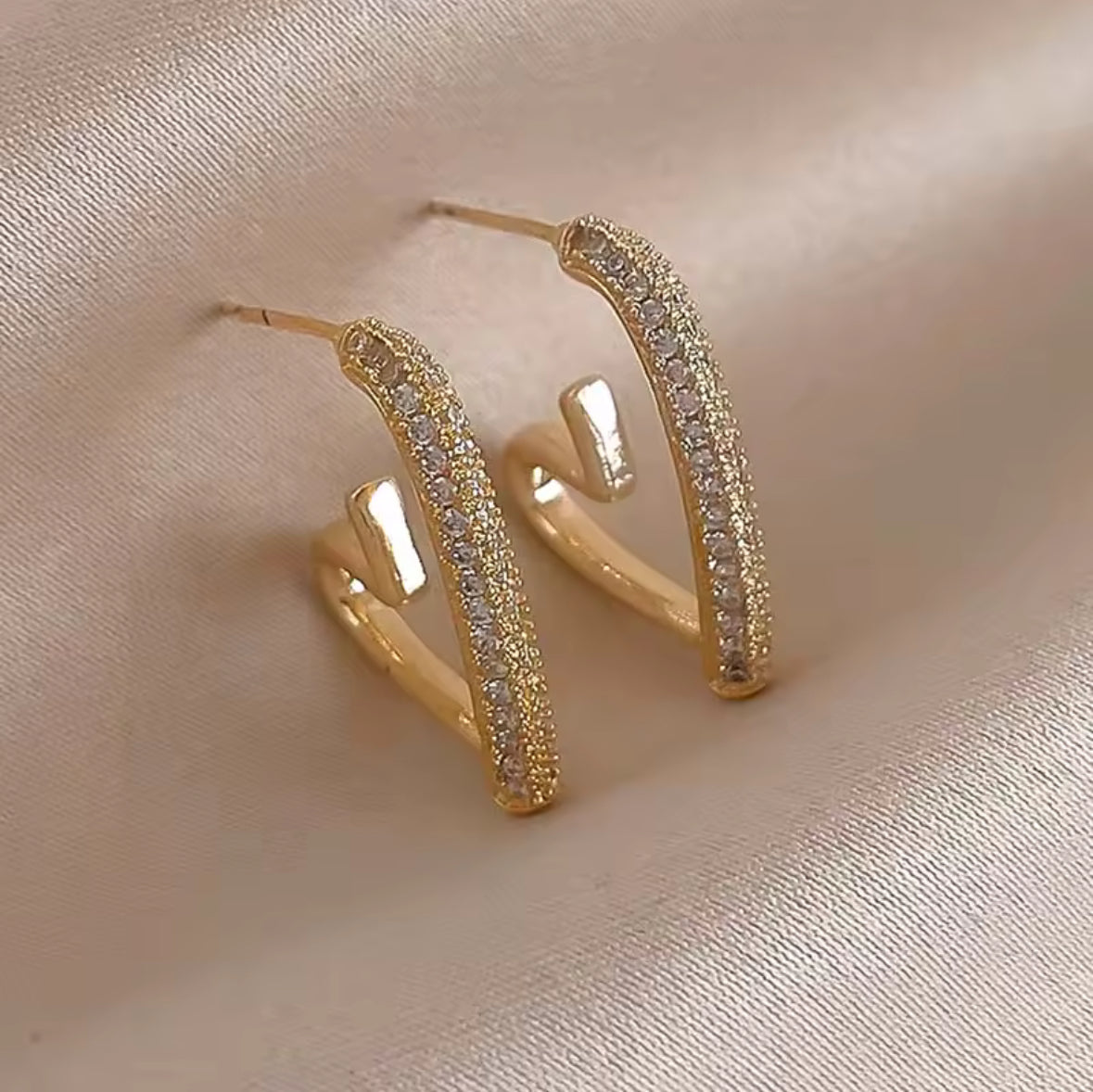 ✨ CZ Heart Hoop Earrings – Sparkling Romance with a Modern Twist