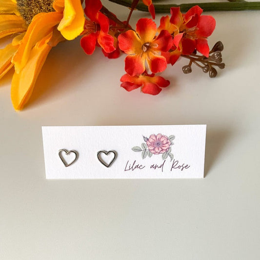 ✅ Hollow Heart Stud Earrings