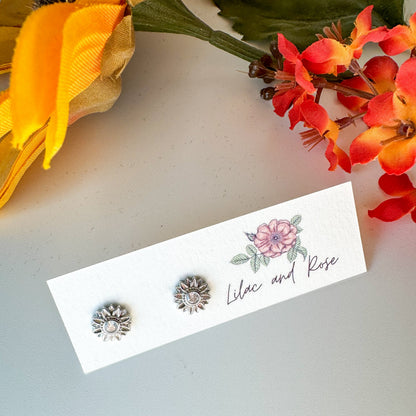 ✅ Daisy Stud Earrings