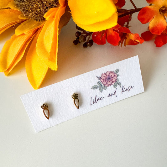 ✅ Carrot Stud Earrings