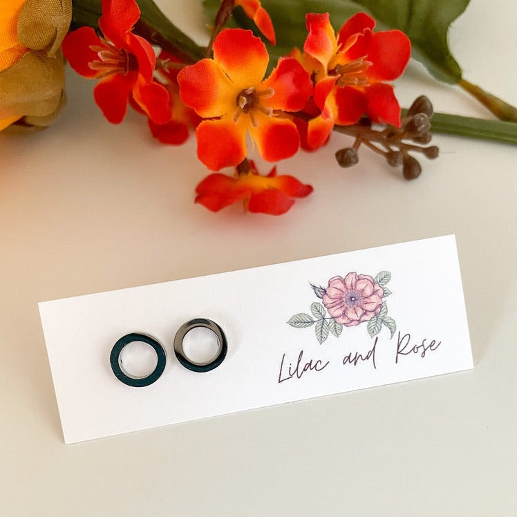 ✅ Hollow Circle Stud Earrings