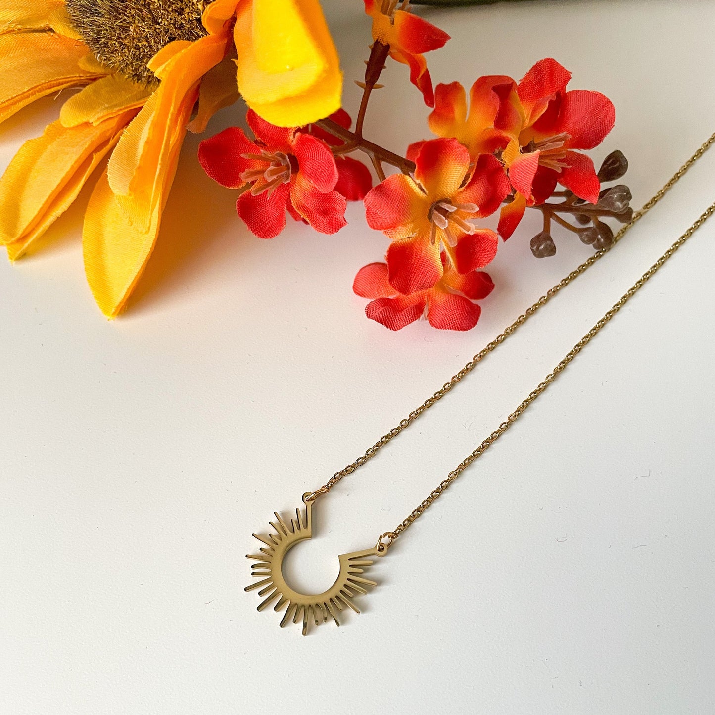 ✨ Boho Shining Sun Necklace