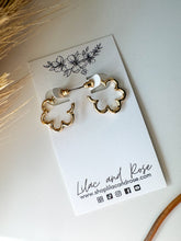 Load image into Gallery viewer, Wavy Wire Flower Hoop Earrings
