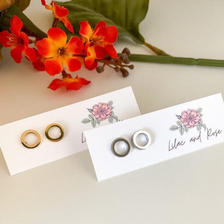 ✅ Hollow Circle Stud Earrings