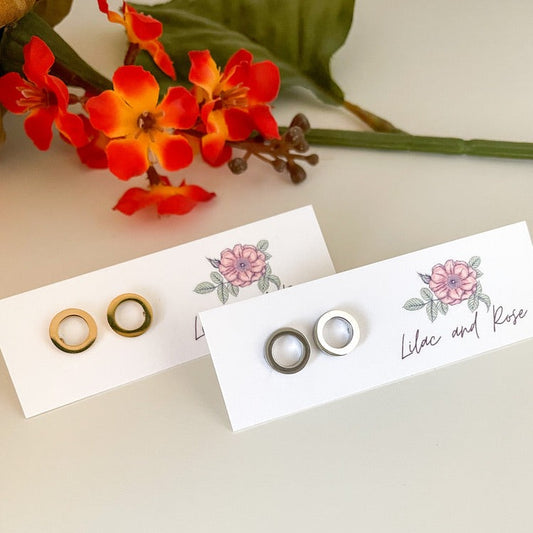 ✅ Hollow Circle Stud Earrings