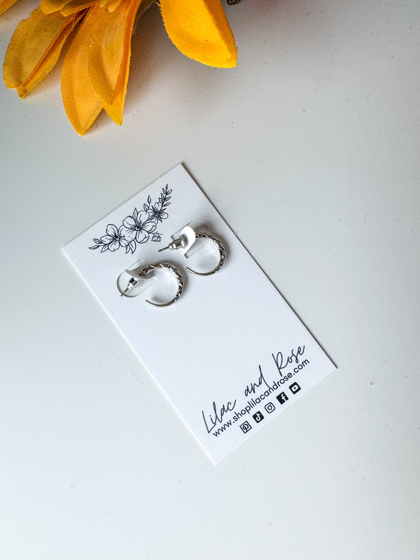 ✨ Snake Textured Hoop Earrings