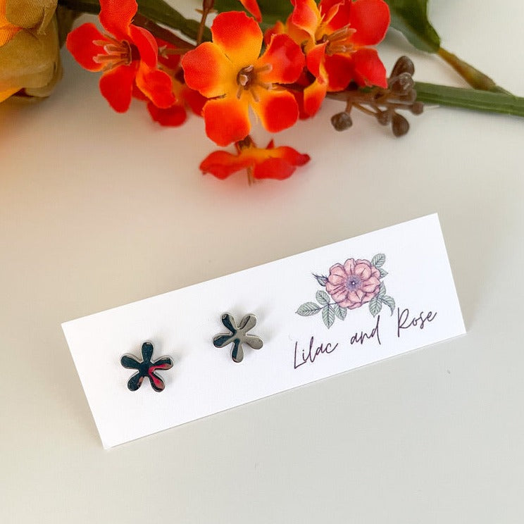 ✅ Flower Stud Earrings – Delicate Petals for Everyday Charm