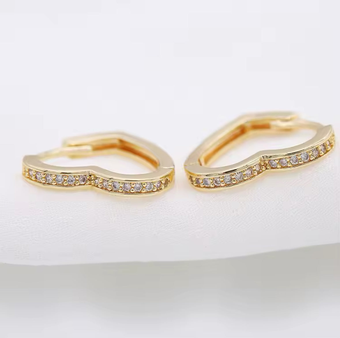 ✨ CZ Heart Huggies