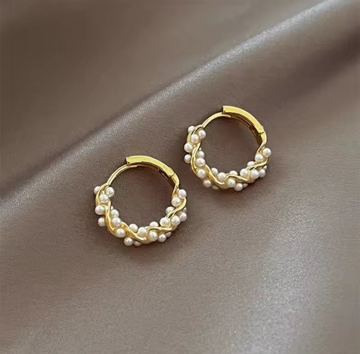 ✨ Circle Pearl Hoop Earrings