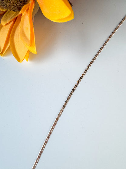 ✨ Flat Link Statement Chain – Shiny Gold Layer