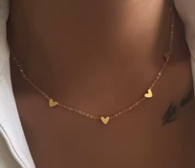 Load image into Gallery viewer, dainty heart pendant necklace hypoallergenic everyday jewelry
