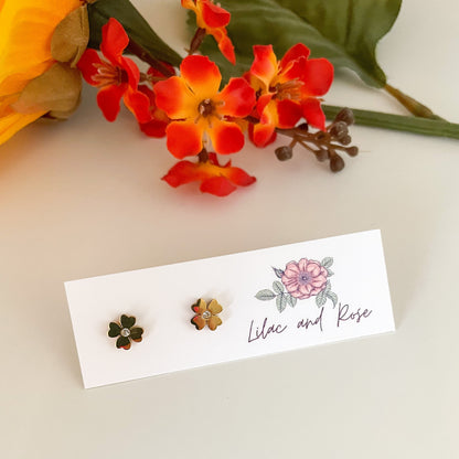 ✅ Flower Stud Earrings – Delicate Petals for Everyday Charm
