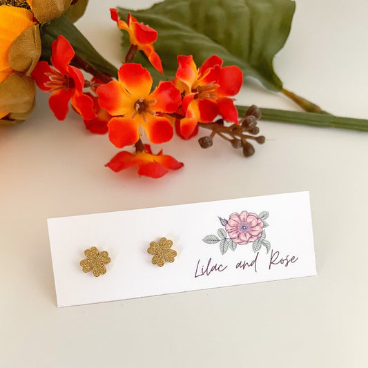 ✅ Flower Stud Earrings – Delicate Petals for Everyday Charm