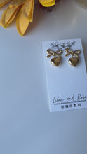 Load and play video in Gallery viewer, heart bow earrings Lilac and Rose
