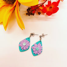 Load image into Gallery viewer, Flower Lucy Earrings

