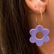 Load image into Gallery viewer, Purple Flower Gold Hoop Earrings
